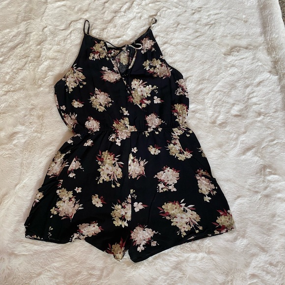 2 Super Cute Rompers! - Picture 4 of 9